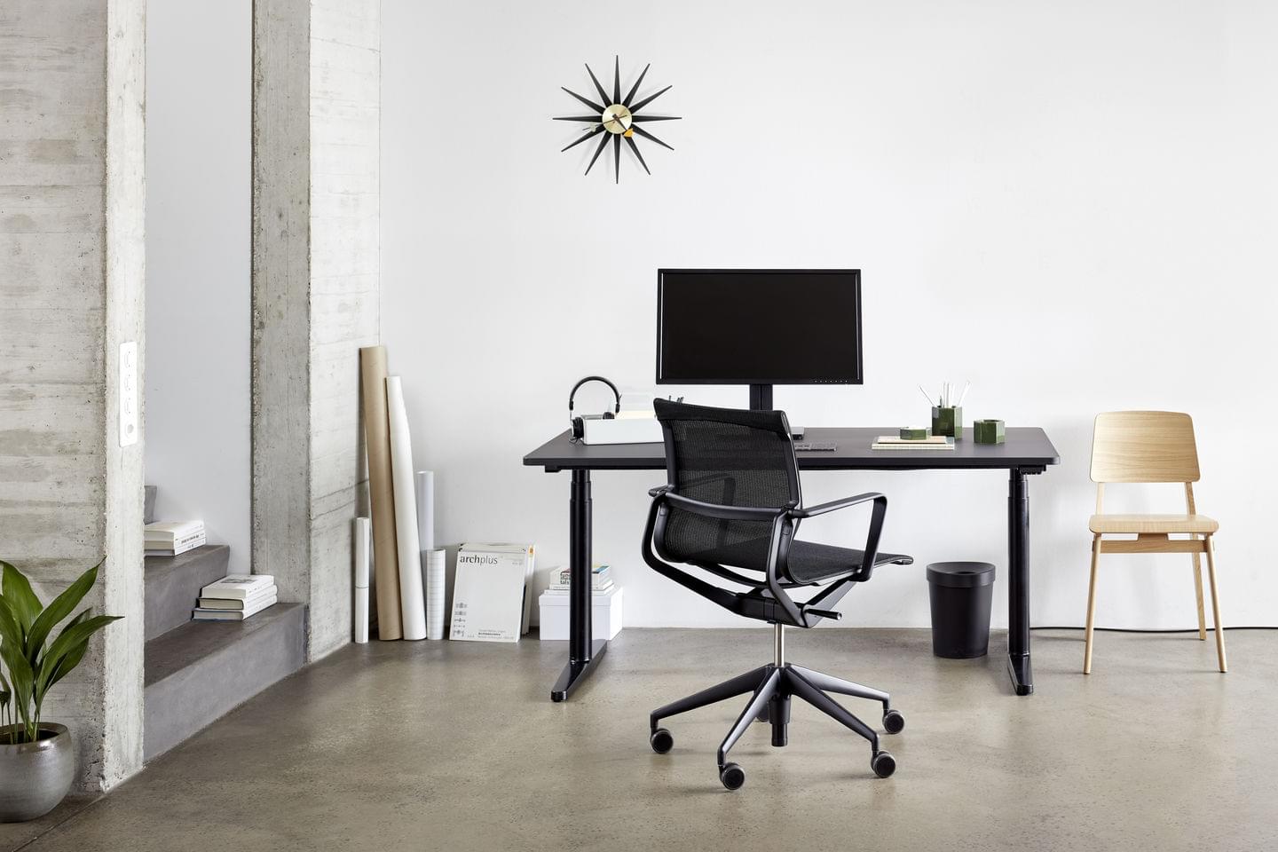 Vitra Tyde 2 desk in Black